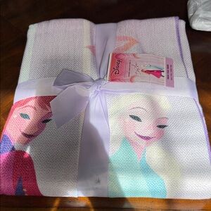 Disney Frozen Throw Blanket  with Anna and Elsa in Pink and Purple. NWT 50x70